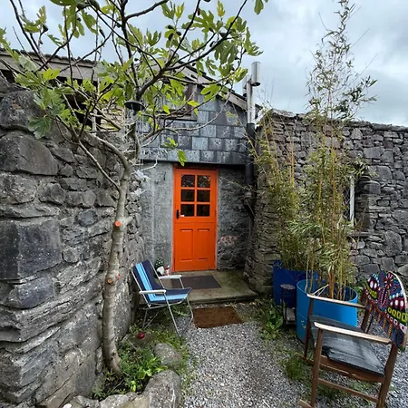 Chalet Small Bohemian Loft In Kinvara
