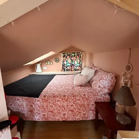Small Bohemian Loft In Chalet Kinvara